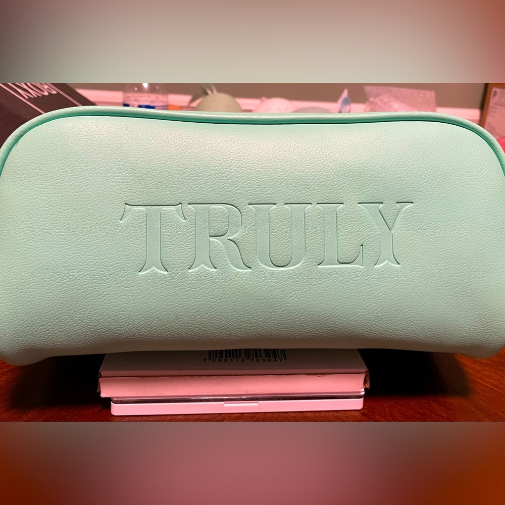 TRULY BEAUTY skincare travel pouch bag in MINT / TEAL color Vegan Leather